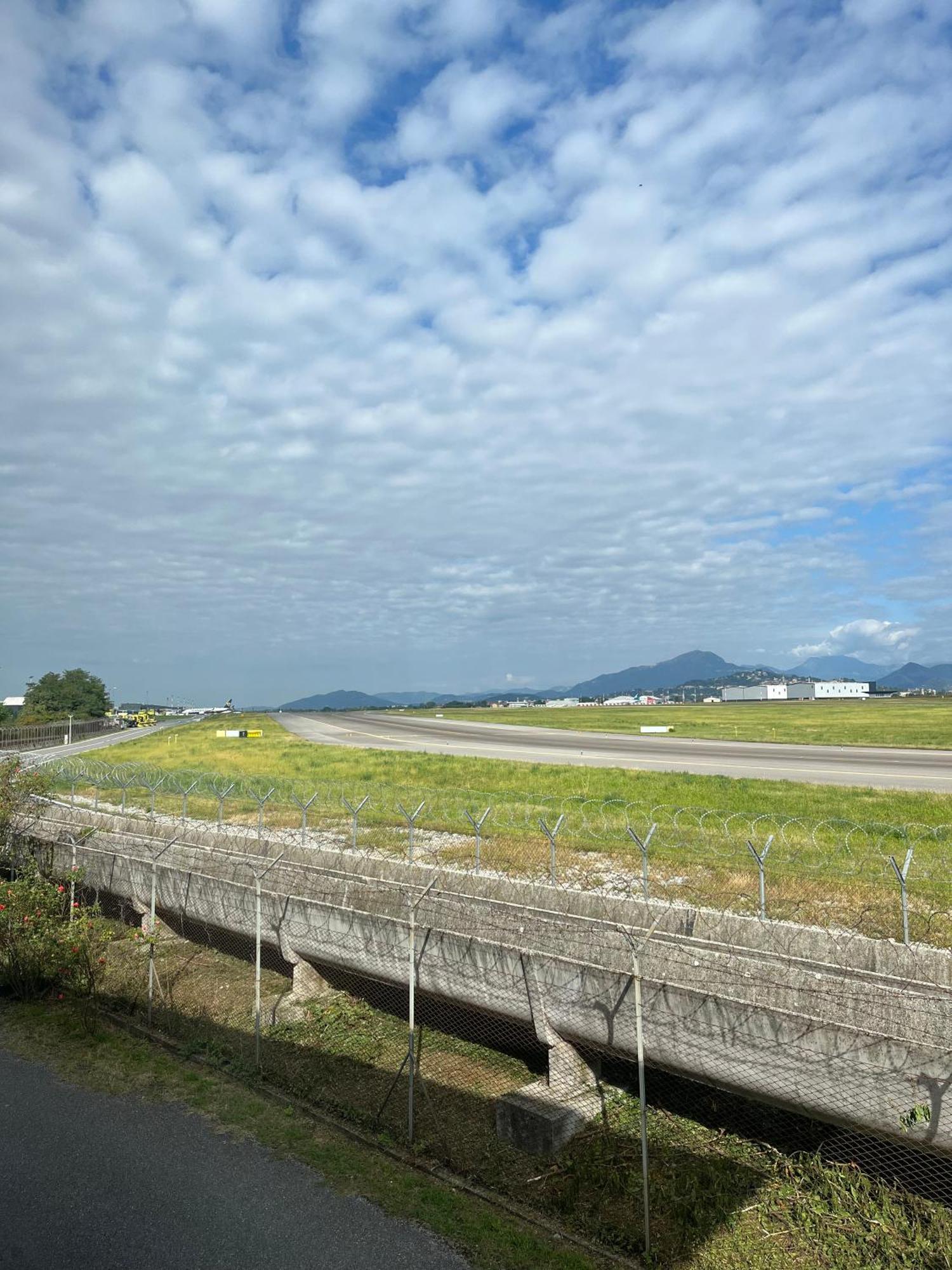 Bed &... Fly Apartment กราสซอบบิโอ ภายนอก รูปภาพ